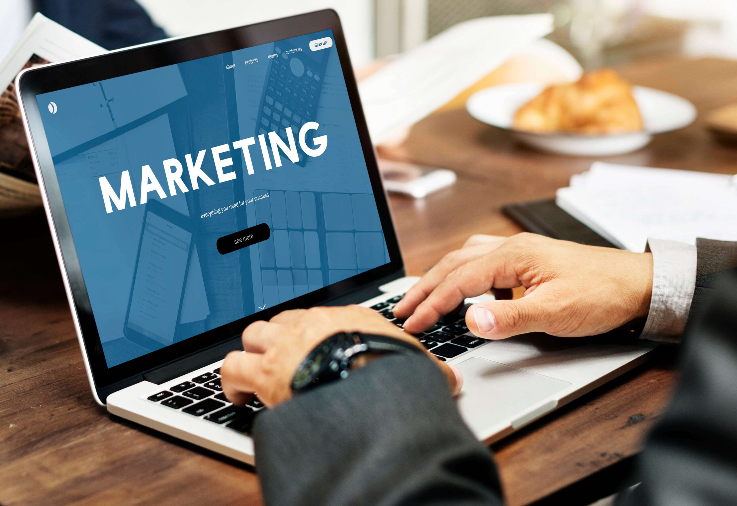 Quel prestataire de service marketing choisir entre une agence de marketing digital et un freelance ?